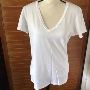 Everlane M women’s white v-neck T-shirt